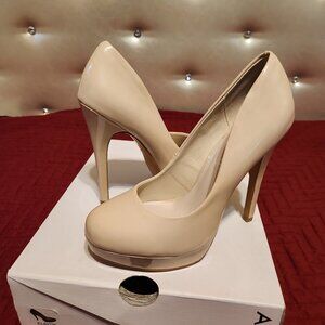 Women's Sz 6.5 Patent Cream 5" Pump